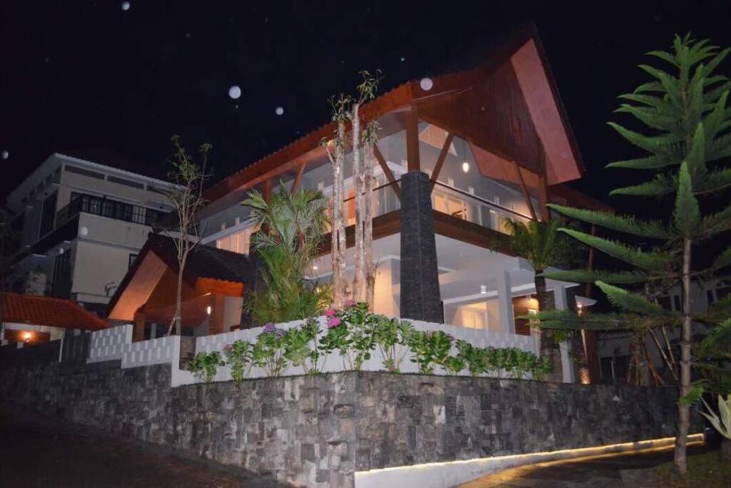 Villa Agro Kusuma Pinus R7 Batu (East Java) Exterior foto